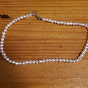 Cream pearl necklace